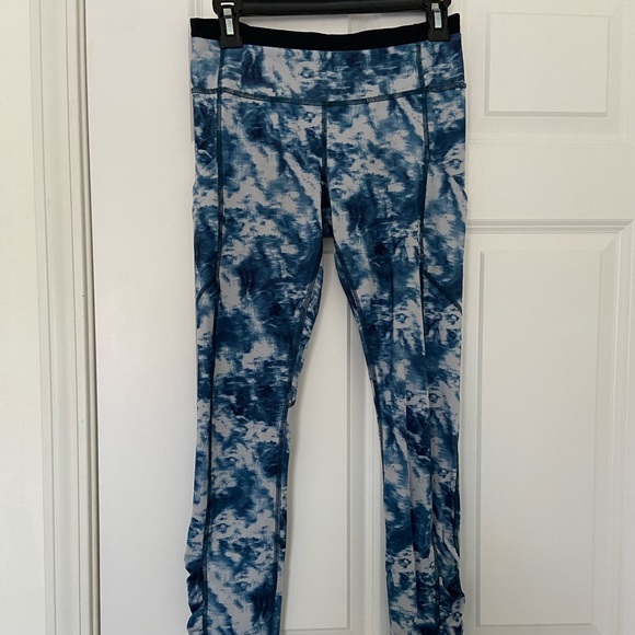 Blue tie dye Lululemon Leggings Size 6 - Picture 2 of 4
